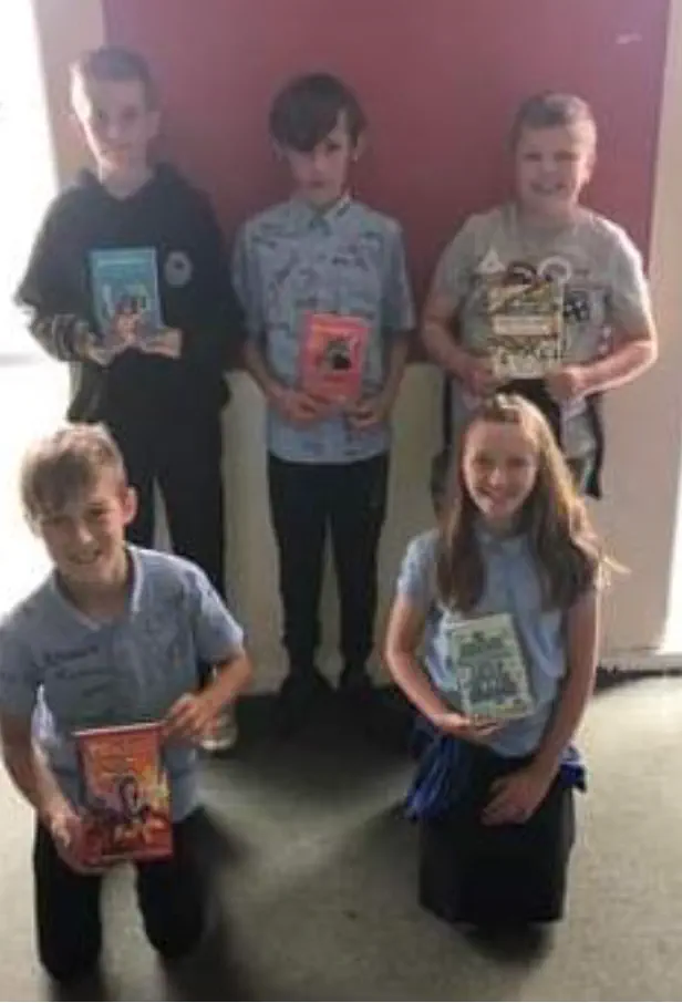 P7s holding their chosen books